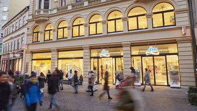Die Drogerie dm liefert wie Amazon binnen vier Stunden online bestellte Ware in ihre Laeden  zumindest in Muenchen