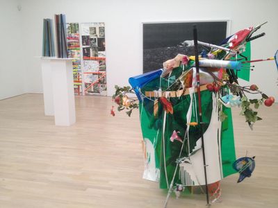 Installation von Isa Genzken im Lenbachhaus Muenchen