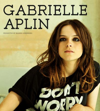 Gabrielle Aplin ist der aufregendste und erfolgreichste Internet-Musikstar des Jahres. Mit grandiosen Coverversionen und berührenden eigenen Songs hat sich die 19-jährige Schönheit über YouTube und MySpace Tausende leidenschaftlicher Fans erspielt.