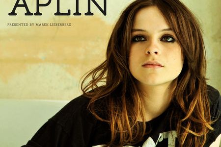 Gabrielle Aplin ist der aufregendste und erfolgreichste Internet-Musikstar des Jahres. Mit grandiosen Coverversionen und berührenden eigenen Songs hat sich die 19-jährige Schönheit über YouTube und MySpace Tausende leidenschaftlicher Fans erspielt.