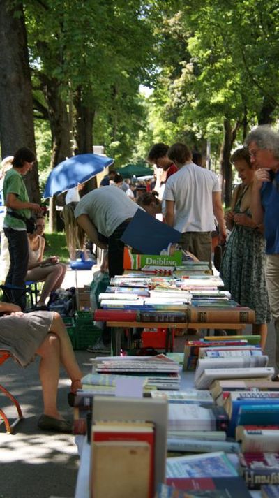 Flohmarkt für Bücherliebhaber an der Isar Flohmarkt für Bücherliebhaber an der Isar