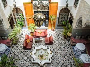 Eine Oase der Ruhe in Marokkos Medinas bieten Riads Reisenden auf der Wandertour „Marokko – Traumland stilvoll genießen“ von Hauser Exkursionen Eine Oase der Ruhe in Marokkos Medinas bieten Riads Reisenden auf der Wandertour „Marokko – Traumland stilvoll genießen“ von Hauser Exkursionen