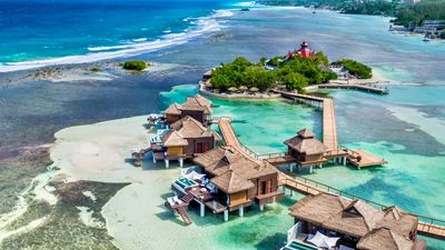Sandals Resort bietet Ueberwasser-Villen in Karibik an