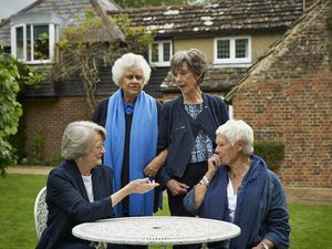 Eileen Atkins, Judi Dench, Joan Plowright und Maggie Smith treffen sich seit mehr als 50 Jahren immer wieder in einem Cottage zum Tee
