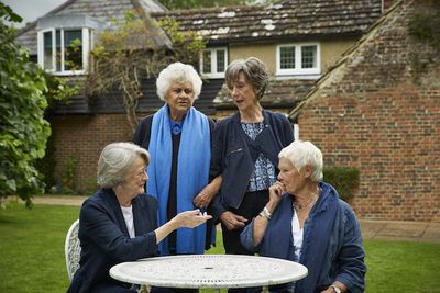 Eileen Atkins, Judi Dench, Joan Plowright und Maggie Smith treffen sich seit mehr als 50 Jahren immer wieder in einem Cottage zum Tee