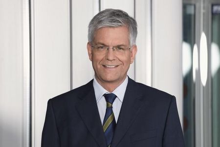 Das ZDF will sich im Show-Bereich personell verstärken und setzt zudem weiter auf Carmen Nebel. Das sagte Intendant Thomas Bellut