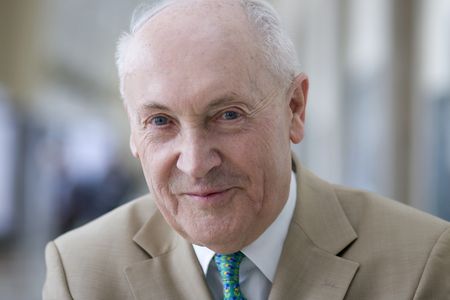 Gerade von der CDU als „Kanzler der Einheit“ gefeiert, beschäftigt Helmut Kohl die Deutschen noch immer. Jetzt hat der Historiker Hans-Peter Schwarz die erste umfassende politische Biografie des Altkanzlers verfasst.