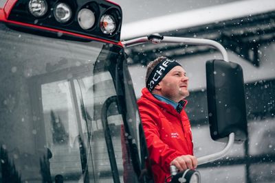 Vor jeder Fahrt analysieren Kai Ruppel und sein Hochfügener Pistenbully-Team erst die Bedingungen