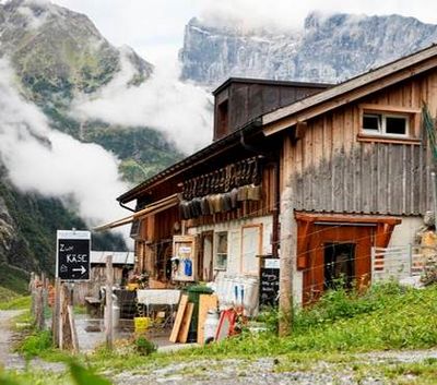 Zum Kaese hier entlang – die Alp Staefeli oberhalb von Engelberg in derZentralschweiz ist einer der acht Betriebe am neuen Alpkaese-Trail