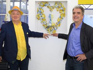 Bernd Schwarzer und Prof. Dr. Heiner Barz, Professor fuer Erziehungswissenschaften an der Heinrich-Heine-Universität Duesseldorf