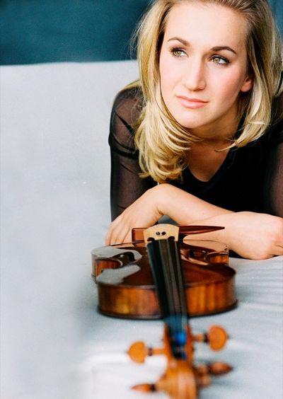 Rebekka Hartmannspielt bei Musik in den Haeusern der Stadt