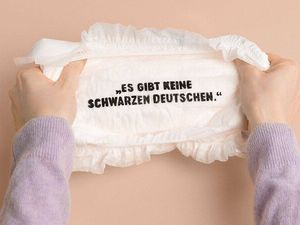 Mit der "Sch*** Drauf"-Edition gibt der Windelhersteller Little Big Change ein politisches Statement ab Mit der "Sch*** Drauf"-Edition gibt der Windelhersteller Little Big Change ein politisches Statement ab