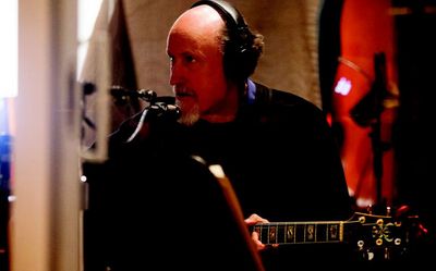 John Scofield versteht es mittlerweile, absolut ohrwurmverdaechtige und zum Tanzen animierende Songs zu schreiben