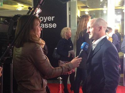 Wie ein echtes Liebespaar, Michelle Barthel und Jannik Schuemann hatten beste Laune.