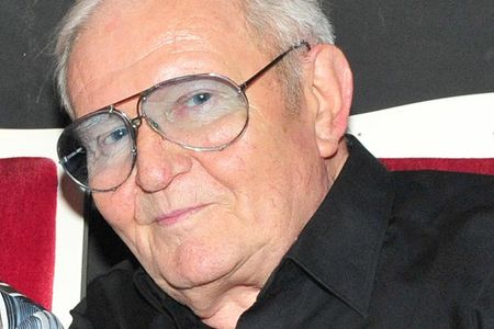 Horst Fliegel ist unter seinem Kuenstlernamen Ralf Petersen als Komponist hunderter Schlagertitel bekannt, die vor allem DDR-Interpreten sangen.