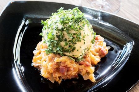 Der Knödel: Fühlt sich in der Region St. Johann zuhause