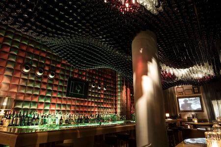 Der Brassclub ist viel mehr als eine Cocktailbar, in der die Leidenschaft für Cocktails aus allen vier Wänden strömt