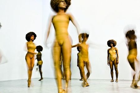 Lorna Simpson, Momentum Filmstill, 2010, courtesy the artist; Salon 94, New York, und Galerie Nathalie Obadia, Paris, Bruessel