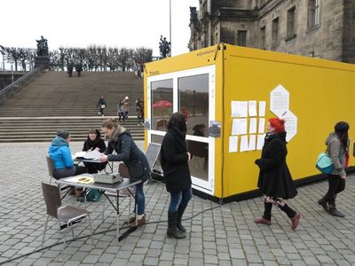 Dresden - mit Container Zeichen setzen