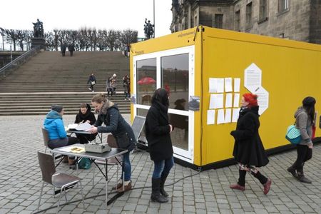 Dresden - mit Container Zeichen setzen