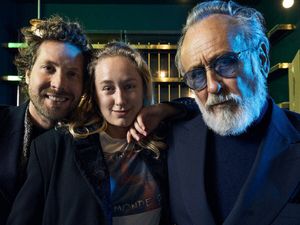 Jonas Bailly, Anna Müller und Friedrich Liechtenstein in ihrer Green Box