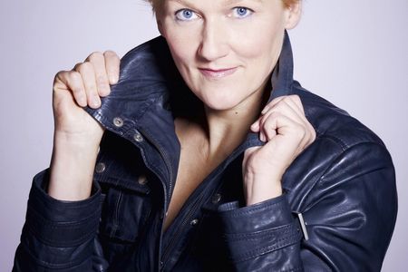 Am Sonntag, 9. Dezember, um 11 Uhr ist die international gefeierte Sängerin Angela Denoke zu Gast beim Lunchkonzert im hr-Sendesaal und präsentiert gemeinsam mit dem Pianisten, Komponisten und Arrangeur Tal Balshai und dem Saxofonisten Norbert Nagel eine Auswahl von Liedern Kurt Weills.