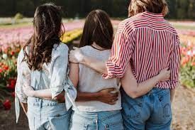 Einer Umfrage zufolge glaubt nur jeder vierte Befragte daran, dass Menschen überhaupt zur Monogamie geeignet sind Einer Umfrage zufolge glaubt nur jeder vierte Befragte daran, dass Menschen überhaupt zur Monogamie geeignet sind