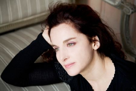 Emmanuelle Haim ist eine franzoesische Cembalistin und Dirigentin