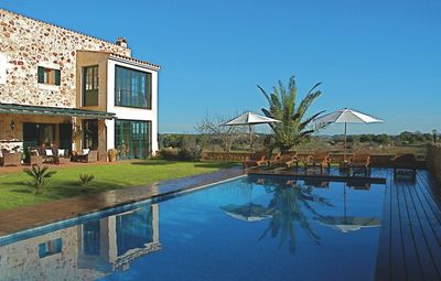Reisen NOVASOL Ferienhaus Poolansicht Reisen NOVASOL Ferienhaus Poolansicht