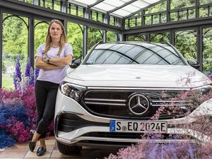 Mercedes-Marketingchefin Bettina Fetzer: In der Vergangenheit ging es darum, ein Auto möglichst dynamisch und muskulös auf einem grauen Asphalt darzustellen. Das machen wir nicht mehr Mercedes-Marketingchefin Bettina Fetzer: In der Vergangenheit ging es darum, ein Auto möglichst dynamisch und muskulös auf einem grauen Asphalt darzustellen. Das machen wir nicht mehr