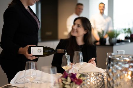 Stilvolle Menüs mit korrespondierender Weinauswahl erleben Genussreisende ganzjährig bei den Veranstaltungen des Hotel Vier Jahreszeiten Starnberg in Oberbayern