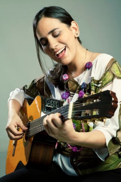 Marta Gomez spielt mit ihrer Band im Cafe Hahn Koblenz