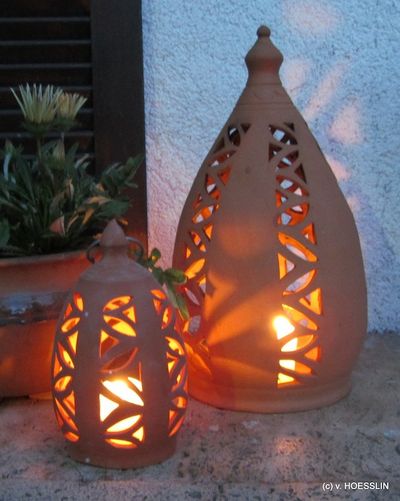 Stimmungsvolles Kerzenlicht fuer die Terrasse